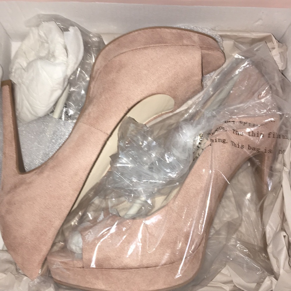 Nude heels NEW*